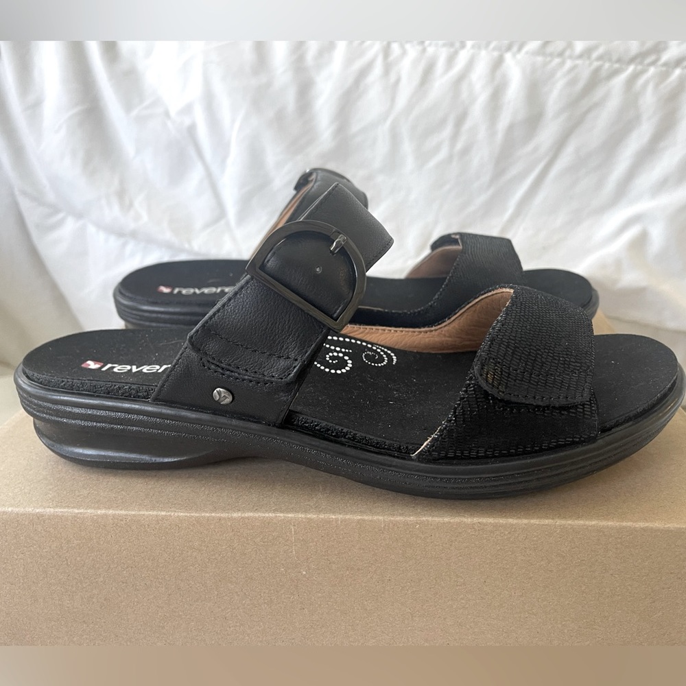 NWT 10W Revere Calais leather sandal